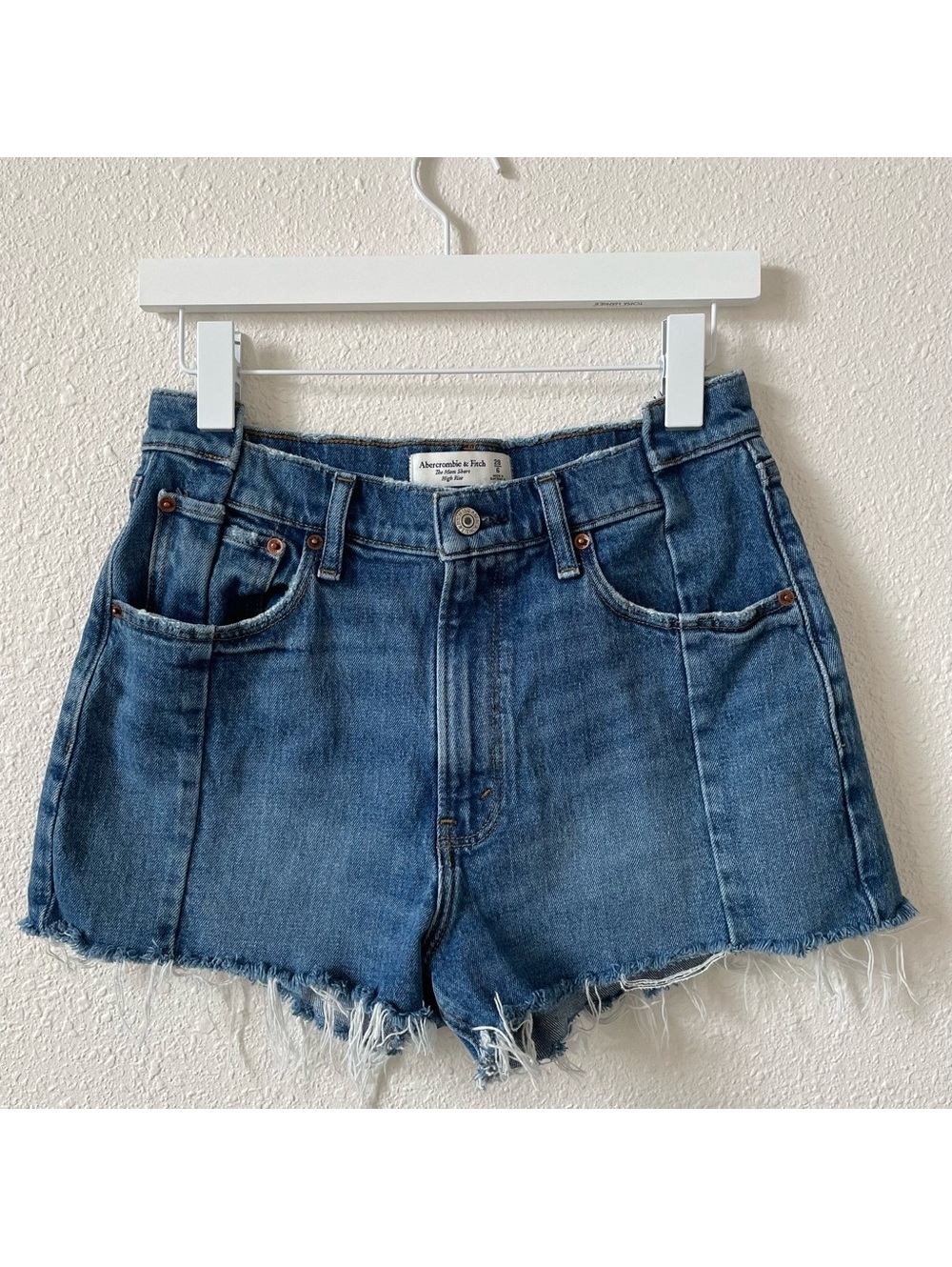 Abercrombie & Fitch The Mom Short High Rise Size 28 / 6 Denim Cutoff Festival